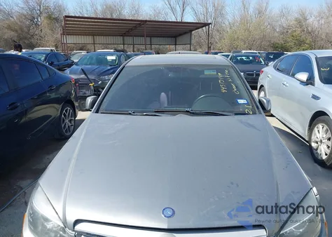 2011 Mercedes-Benz C 300 Sport 4Matic z USA, uszkodzony, nr VIN WDDGF8BBXBR158828